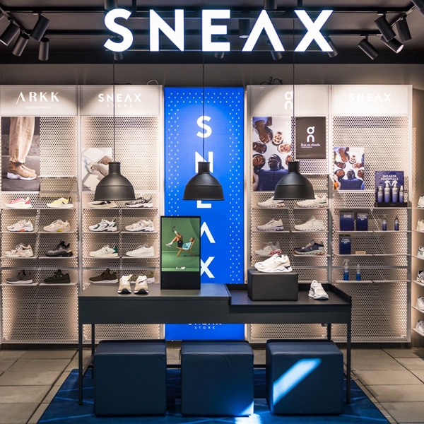 SNEAX | Klik her, og sneakers tæt på |